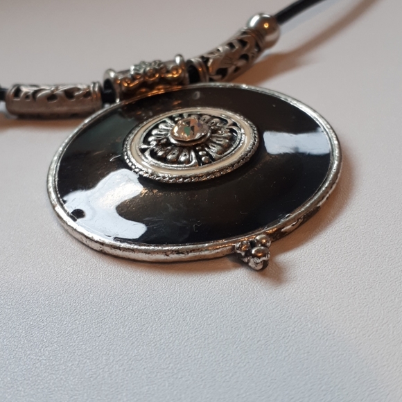 Big round black necklace - Picture 3 of 5